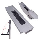 Detail aanzicht van het Afdekslot 350 mm rechts – met paddestoelpen vergrendeling en zwart handvat van gepoedercoat staal.