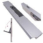 Frontvy av Dropside-lås 500 mm höger – svart handtag och svampstift för 25 mm tjocka aluminiumgavlar.