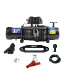 Treuil électrique HUSAR 12V – vue de face avec corde synthétique bleue et capacité de 13500 lbs sur fond blanc.