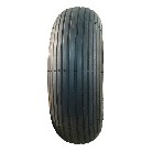 Zij aanzicht van de NaRubb S-2301 band + binnenband 3.00-4 – zwart met 2PR classificatie voor steekwagens.