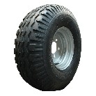 Zijaanzicht van een BKT AW-909 10.0/75-15.3 band – zwarte band met een metalen zilveren velg en een 10PR classificatie.