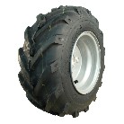 Vinkelvy av ett svart däck V-8501 från KINGS TIRE – grå stålfälg med tre bult hål för montering.