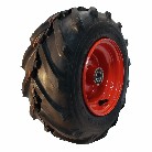 Kompletthjul 16x6.50-8 KINGS TIRE V-8501 – sort dæk med orange fælg og V-8501 mønster, set fra vinkel.
