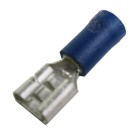 Manchon de fiche plate isolé bleu – réceptacle à lames pour câble 1,5-2,5 mm² en vue en angle sur fond blanc.