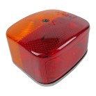Detalje af Jokon trekammerarmatur BBS(K) 215/1R – rød og orange linse i rektangulær form på hvid baggrund.