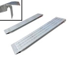 Aluminiumsramper 2000 x 450 x 120 mm – sølvgrå med skridsikker overflade og en belastningskapacitet på 33.000 kg.