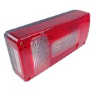Viistosta kuvattu takavalo 6 toimintoa – punainen ja kirkas, mitat 215 x 100 x 55mm, oikea puoli.