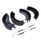 Ganasce freno – frizione nera e molle metalliche – vista dall'alto su sfondo bianco.