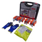 Voor aanzicht van de Kofferset autogordel – met 4 ratelbanden, 3-delig wielslot, handschoenen en een oranje vest.