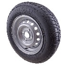Viistosta näkymä – musta 165/70 R13 rengas ja 4J x 13 vanne, 4 pulttia, hopeiset yksityiskohdat.