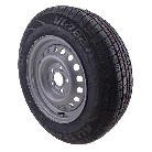 Viistosta näkymä – musta 185/70 R14 rengas ja 5.5Jx14 vanne, 5-pulttinen kiinnitys, hopeiset yksityiskohdat.