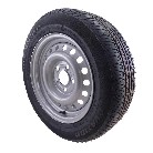 Viistosta näkymä 185/60 R14 -renkaasta – musta ja hopea 5.5Jx14 vanne viidellä pulttireiällä.