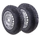 Vista frontale – ruota completa 155 R13 con cerchio 4.5 J x 13 e 5 fori, finitura nera e argentata.