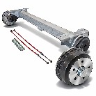 Alko Anhängerachse Compact – Seitenansicht mit gebremster Achse, 5x112 Lochmuster und silberner, verzinkter Oberfläche