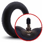 Schlauch 24x8.00/9.00/10.00-11 – Schrägansicht des schwarzen Reifenschlauchs mit TR6 Ventil.