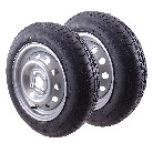 Edestä – musta 135/80 R13 rengas Linglong 79N kuormitusindeksillä ja 4Jx13 vanteella, neljä pulttia.
