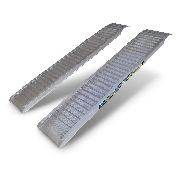 Aluminium ramps 1500 x 300 x 65mm – front view showing ribbed surface and silver-gray color.