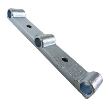Bovenaanzicht van een 3-gats scheidingswand houder – gegalvaniseerd staal met een lengte van 223mm en drie bevestigingsgaten.
