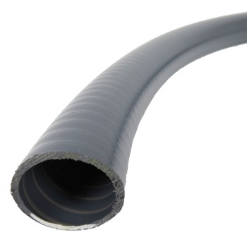 Detail aanzicht van een grijze PVC borstelslang voor paardentrailers – flexibel ontwerp met een gladde binnenkant.