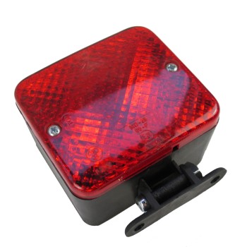 Vista dall'alto della luce posteriore per nebbia Aspöck Fogpoint – lente rossa e supporto in PVC con due viti visibili.