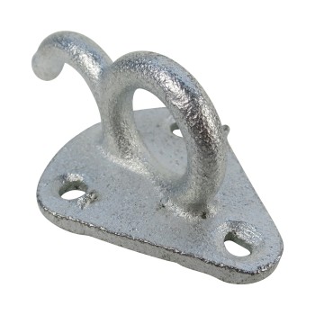 Detail aanzicht van een gegalvaniseerde metalen ringhaak – met dubbele lus en drie montagegaten.