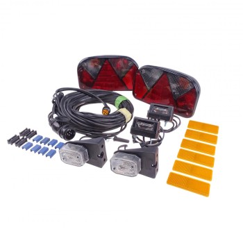 Trailer lighting kit – front view showing red combination rearlights and 7m cable with 13-pole connector.