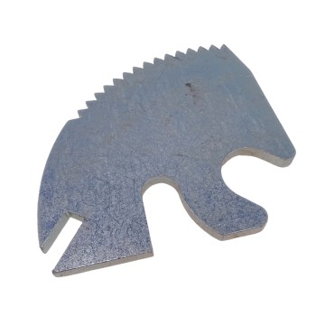 Vista dall'alto – segmento dentato in argento e grigio con bordo seghettato e forma intagliata.