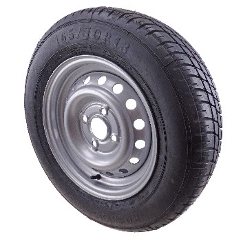 165/70 R13 Komplettrad – Schrägansicht mit schwarzem Reifen und silberner Felge 4J x 13, 4 Löcher.