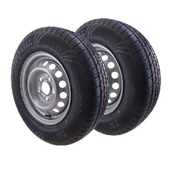 Edestä – mustat 185/70 R13 renkaat ja 4.5J x 13 vanteet, 5-reikäinen kiinnitys, hopeiset yksityiskohdat.