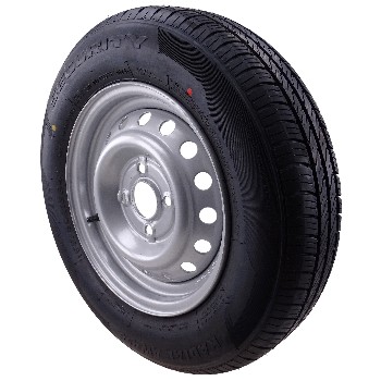 155 R13 84N Komplettrad – Schrägansicht mit schwarzem Reifen und silberner Felge 4J x 13, 4 Löcher.