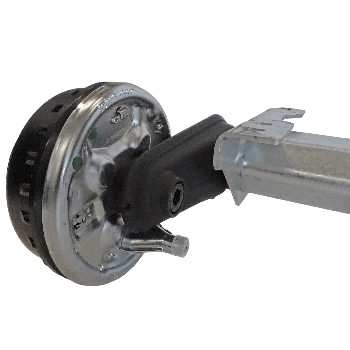 Alko Anhängerachse Compact – Schrägansicht mit gebremster Achse, 5-Loch-Muster und galvanisiertem Finish.
