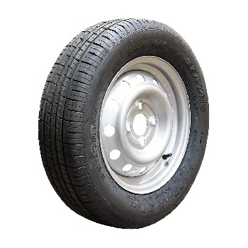 Roue complète Goodride en angle – pneu 165/70 R13 et jante 4Jx13 en acier gris avec 4 trous.