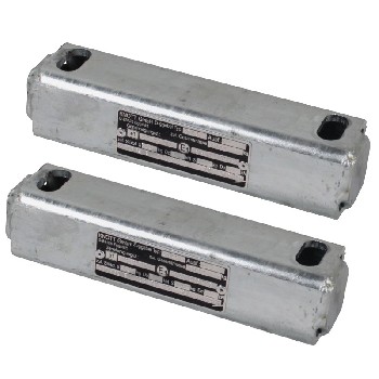 Adapterplatten KA50 – Frontansicht mit zwei verzinkten Platten und 166 mm Höherlegung für Auflaufeinrichtungen.