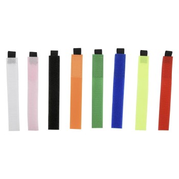 Vooraanzicht van een set klittenband kabelbinders – acht stuks in wit en roze, elk 16 cm lang en 24 mm breed.