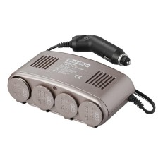 Toppvy av 4-faldigt uttag 12V – grå och svart med fyra uttag och hållare för cigarettändare.