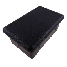 Bouchons en plastique pour serrures à ridelles en aluminium – forme rectangulaire, surface lisse, couleur noire.