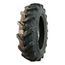 Pneu KINGS TIRE V-8501 6PR TT – vue de côté – avec un motif de bande de roulement agressif et couleur noire.
