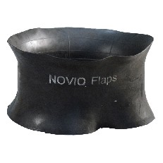 Edestä – musta kanttinauha / vannekehä, jossa teksti 'NOVIO Flaps'.