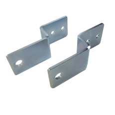 Frontvy – två L-formade stötdämparhållare i galvaniserat stål med fyra monteringshål.
