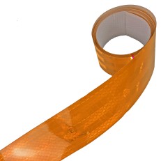 Reflecterende tape ECE R104 – oranje kleur – 2 meter lang en 50 mm breed van 3M op witte achtergrond.
