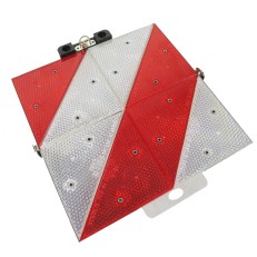 Advarselsskilt til parkering – foldbar version med rød-hvid diagonal mønster og reflekterende overflade.