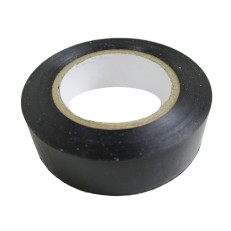 Zwarte isolatietape PVC – rol van 33m lang en 19mm breed op een witte achtergrond.