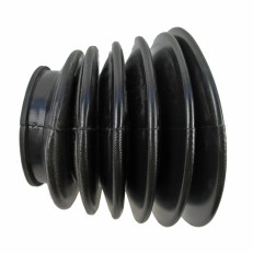 Soffietto nero flessibile – forma cilindrica con pieghe – vista laterale su sfondo bianco.