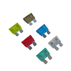 Flachsicherungen Standard sortiert – Draufsicht mit sechs verschiedenen Farben: grün, gelb, blau, rot, braun.