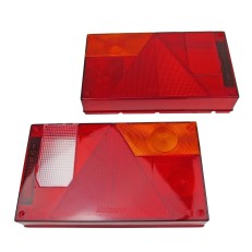 Lentille de feu arrière Aspöck Multipoint I – sections triangulaires rouges, réflecteur circulaire orange, section blanche.