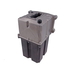 Vooraanzicht van een grijze aluminium plastic tank – 5 ltr. met geïntegreerde handgreep en montageflens.