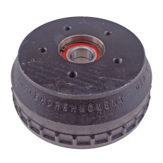 Vista frontale del tamburo del freno WAP – colore nero con sigillo rosso e cuscinetto compatto incluso.