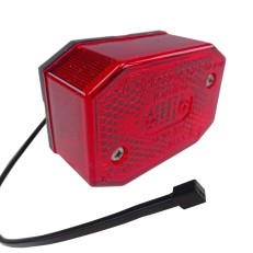 Vooraanzicht van het Aspöck positielicht – rood met een DC kabel van 0,5m en octagonale vorm.