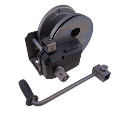 Treuil à câble Alko TYP 1201A Plus – vue en angle montrant la manivelle amovible et le tambour en gris et noir.