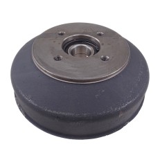 Tamburo del freno angolato – grigio metallico con 4 fori di montaggio e cuscinetto compatto integrato.